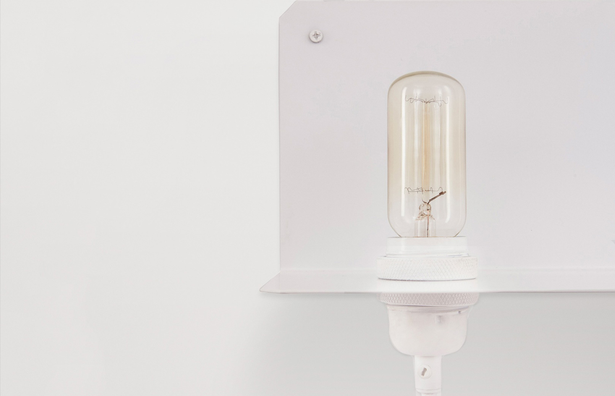 24607 A4ca7c8bb6 Hylla Lampa White 3 Portrait