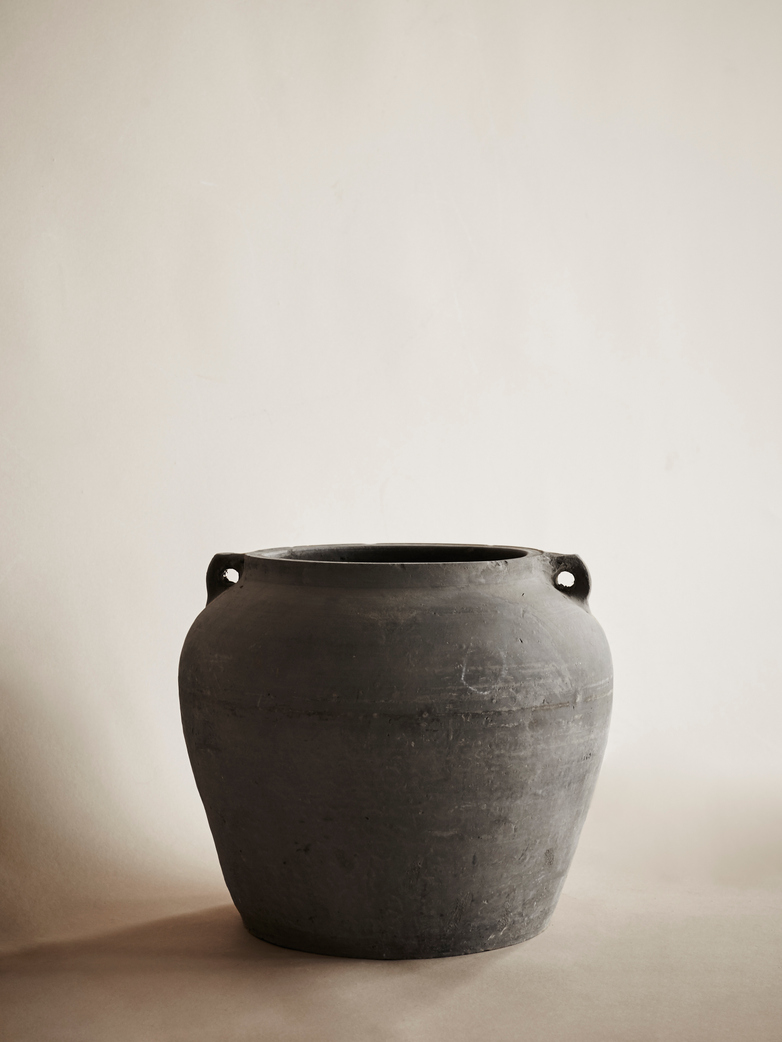 Black Urn – Large