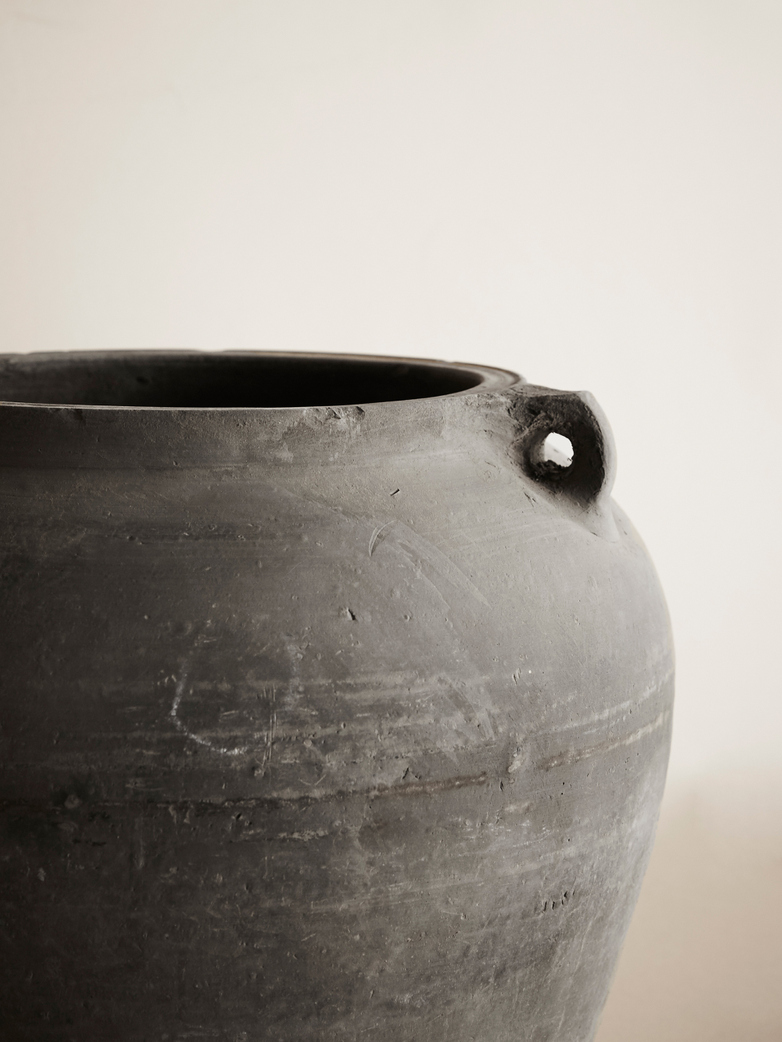 Black Urn – Large