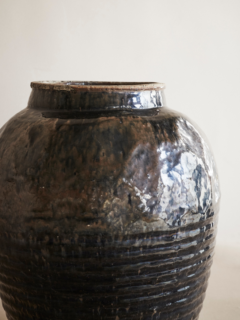 Black Urn