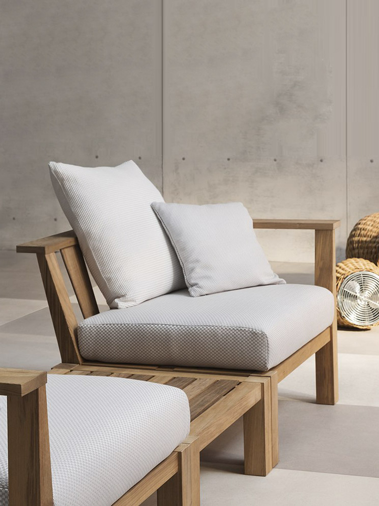 Inout 27 LR Armchair – Category D