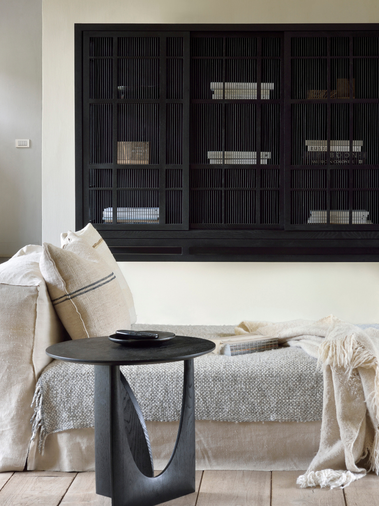 Burung Sideboard – 4 Sliding Doors