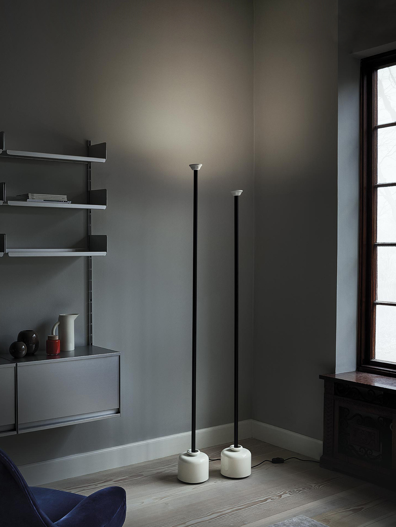 Model 1095 Floor Lamp – Black/White