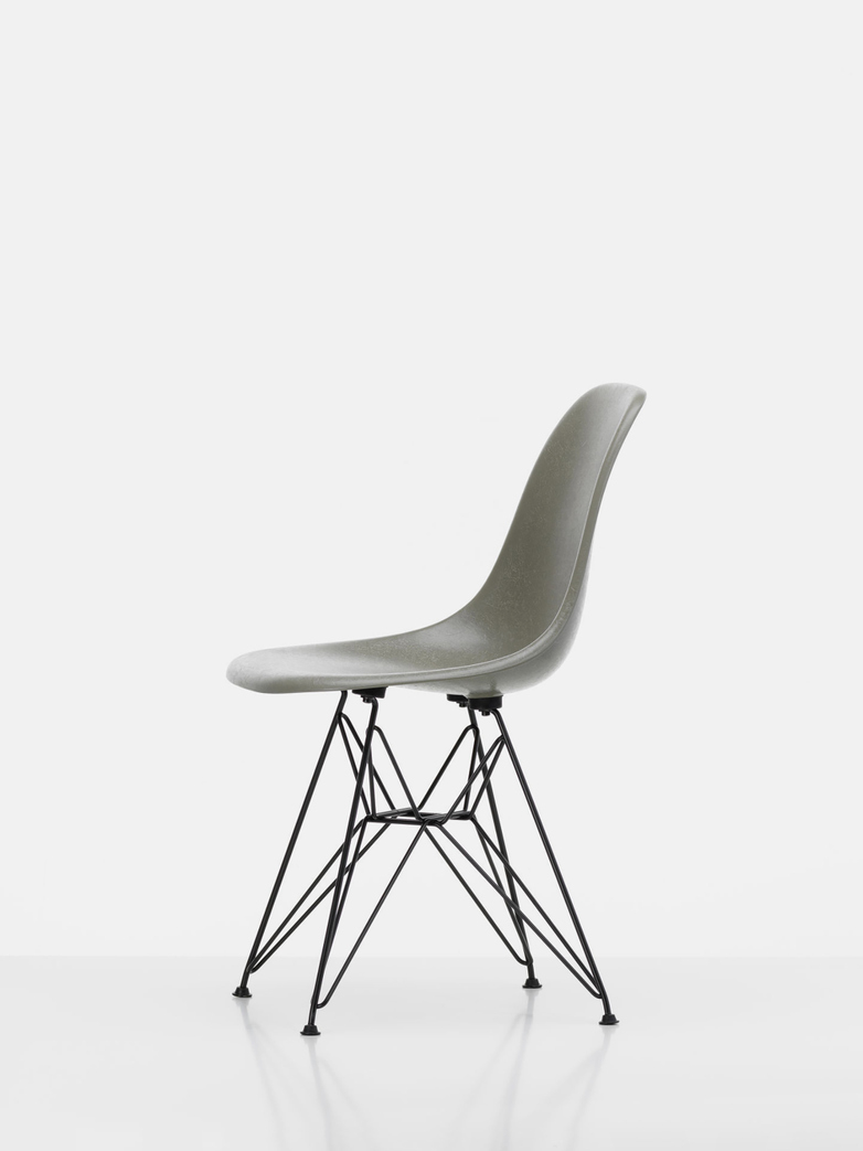 Eames Fibreglass Side Chair DSR