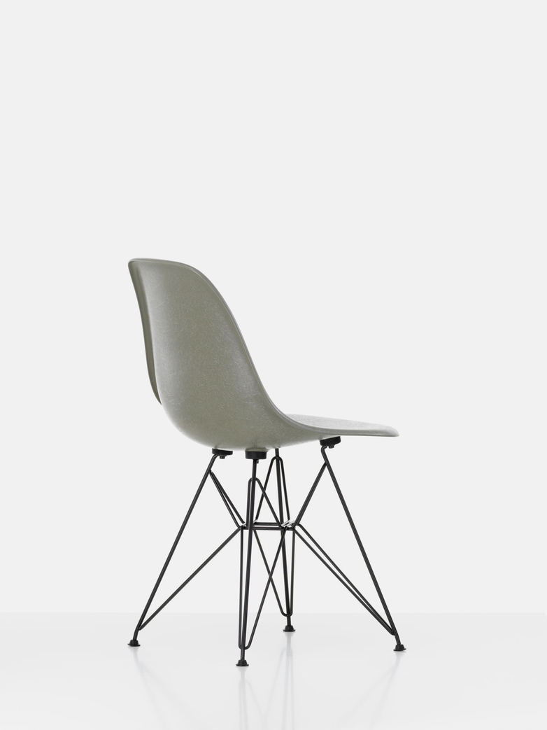 Eames Fibreglass Side Chair DSR
