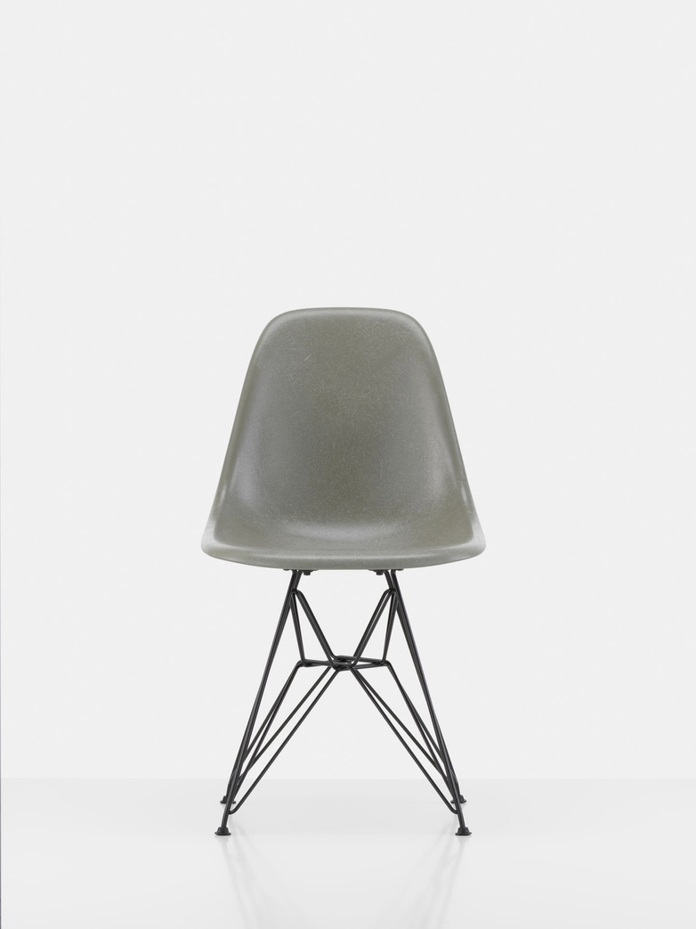 Eames Fibreglass Side Chair DSR