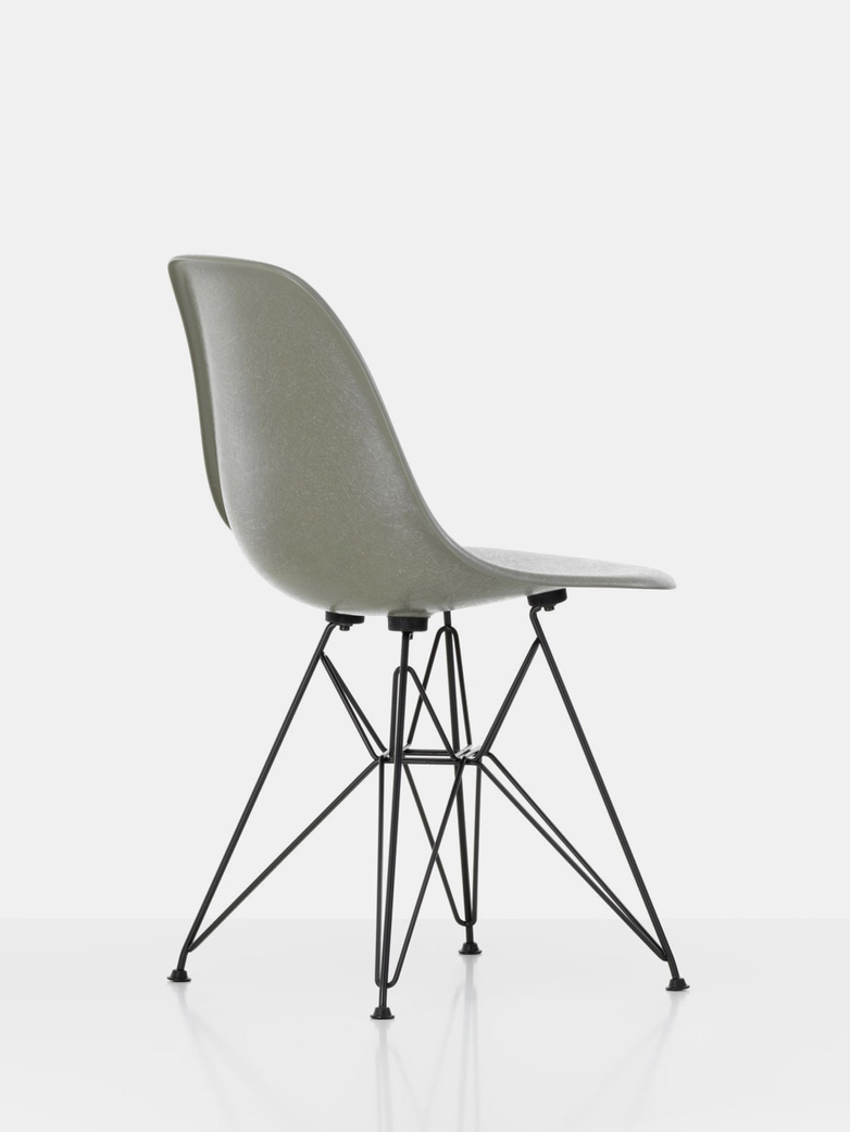 Eames Fibreglass Side Chair DSR