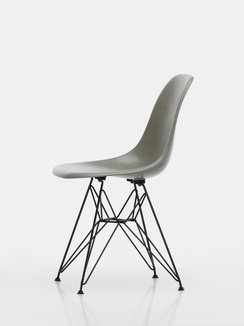 Eames Fibreglass Side Chair DSR