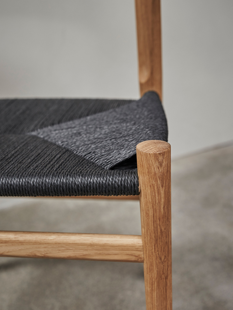 PP68 Chair – Oak – Black Paper Cord