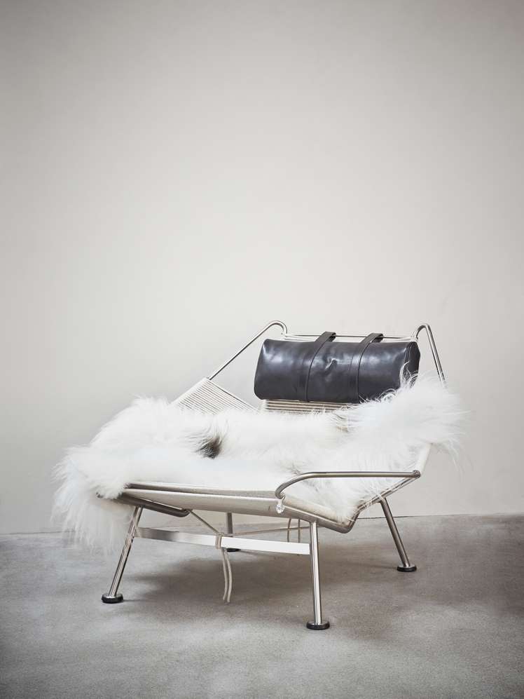 PP Møbler — PP225 Flag Halyard Chair - Black Leather - Polished