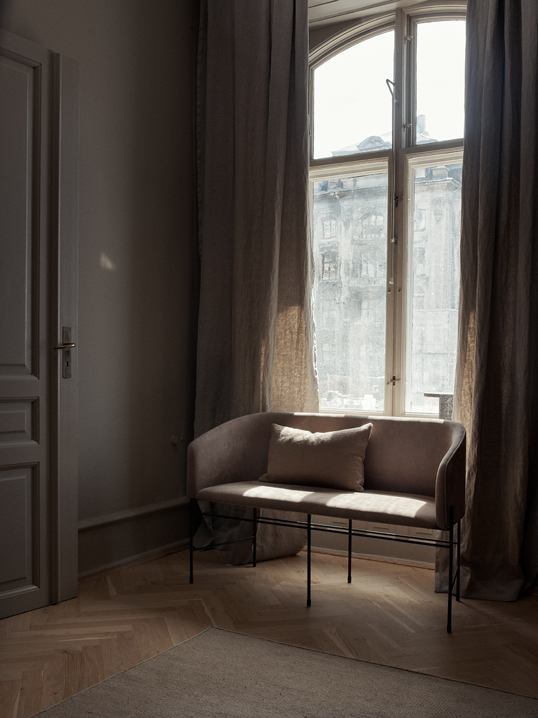 Covent Love Seater – Category F - Sørensen Leather - Royal Nubuck