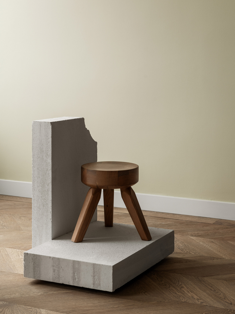 The A.M.L Stool – Dark Pine
