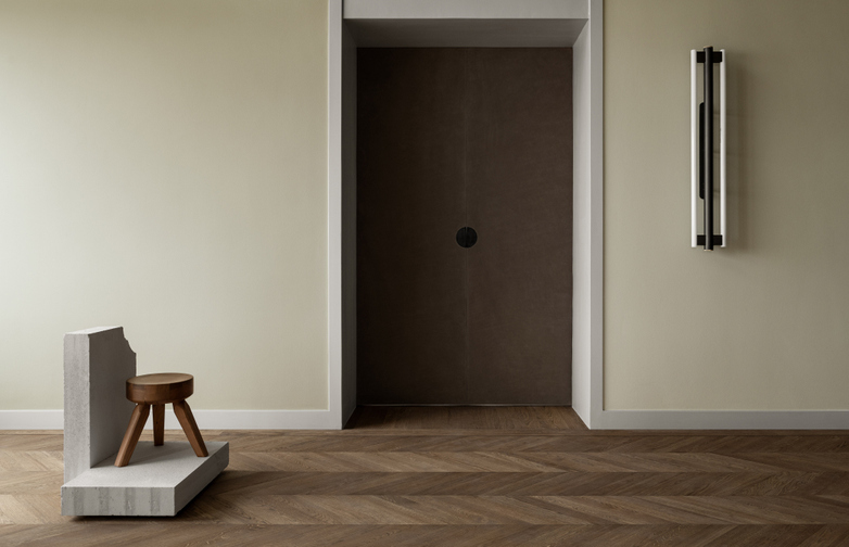 The A.M.L Stool – Dark Pine