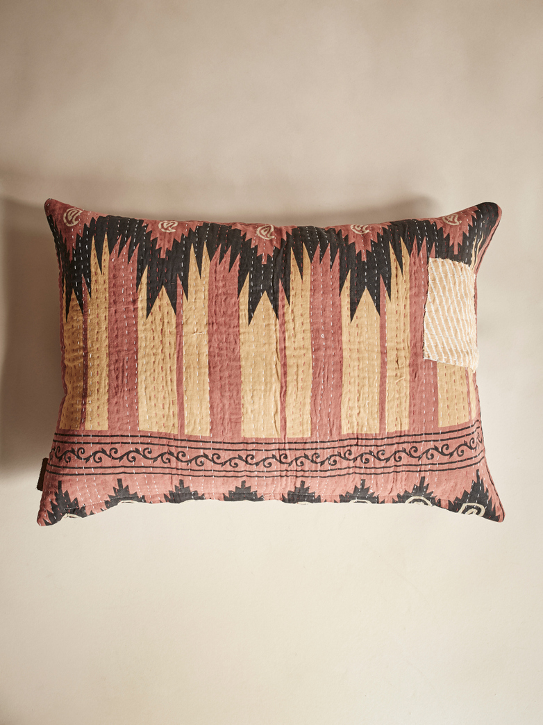 Sari Kantha – Aztec Red – 50 x 70