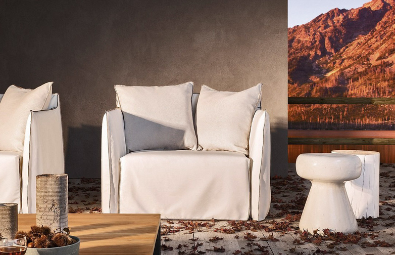 Ghost Out 09 Love Seat – Category B
