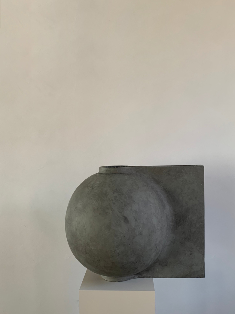 Offset Vase Big – Dark Grey