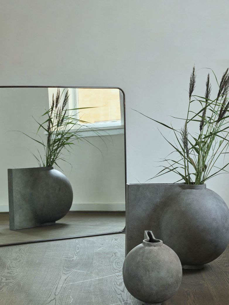 Offset Vase Big – Dark Grey
