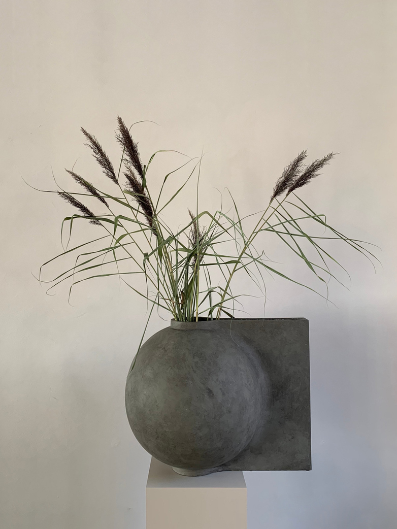 Offset Vase Big – Dark Grey