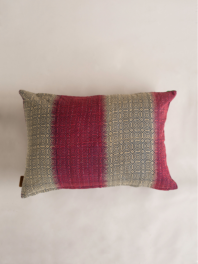 Sari Kantha – Aztec Red – 50 x 70