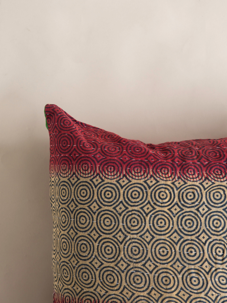 Sari Kantha – Aztec Red – 50 x 70