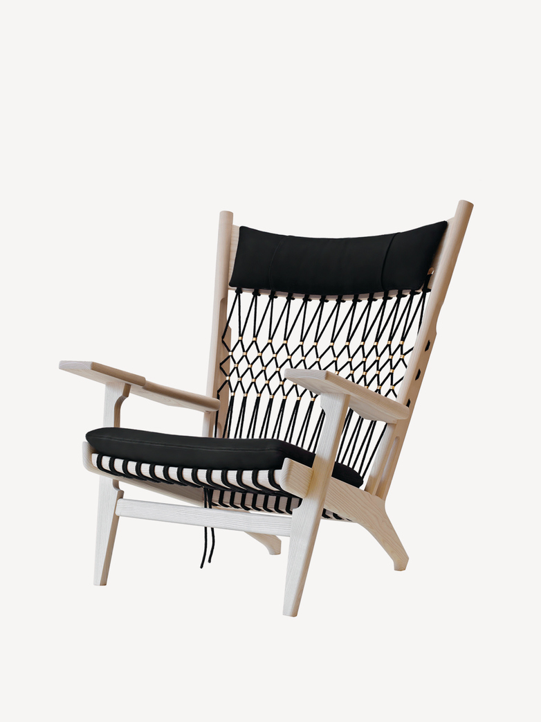 PP129 Web Chair – Soaptreated Ash – Black Leather
