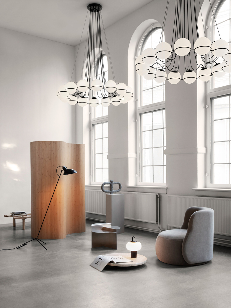 Model 2109 - 16 Opaline Spheres - 20 cm Champagne