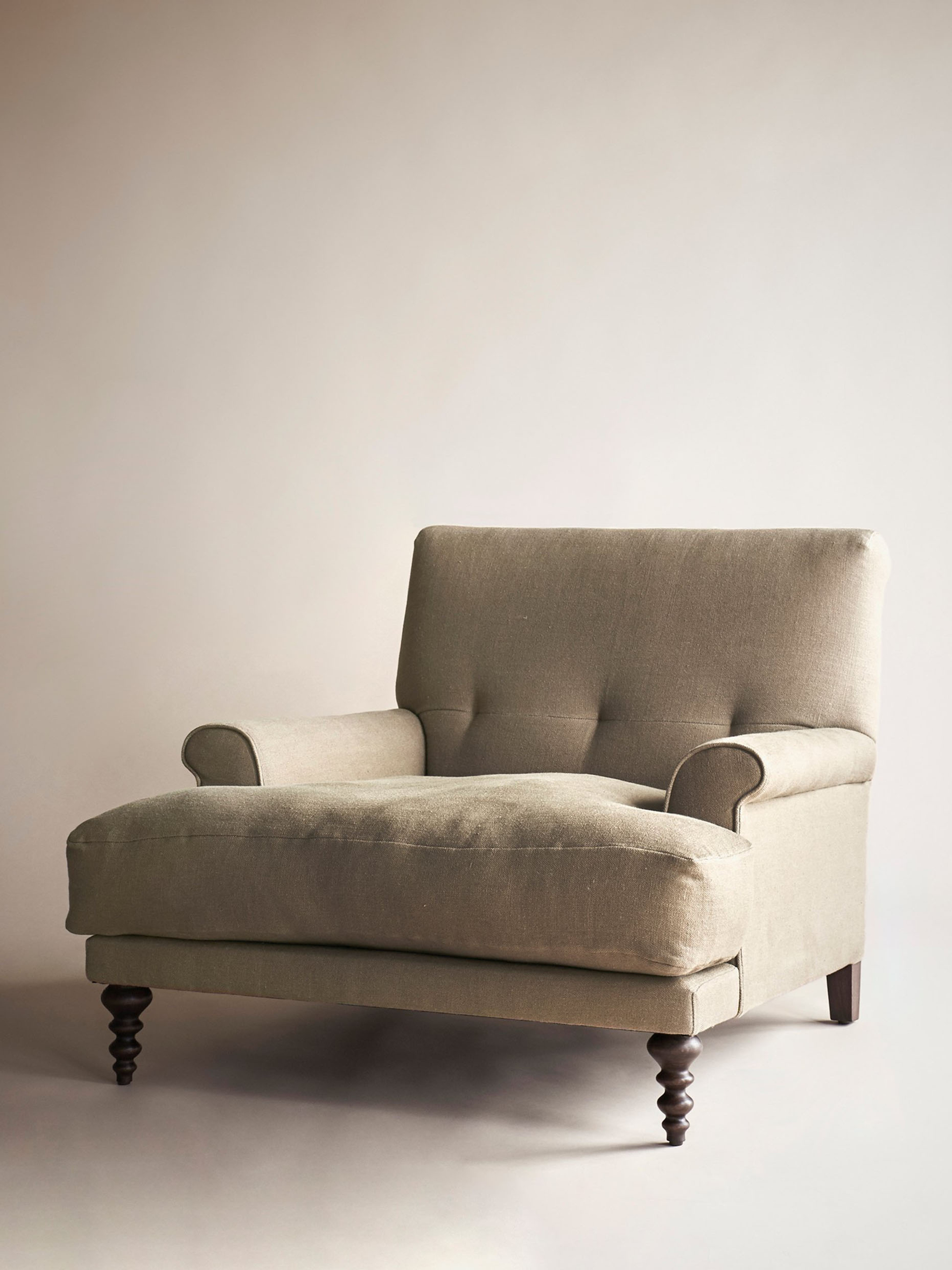 29352 A68b05d0a9 11114 628caf6031 Mh812 Comolic Cabot Wheatwave Oscar Armchair Zoom Portrait