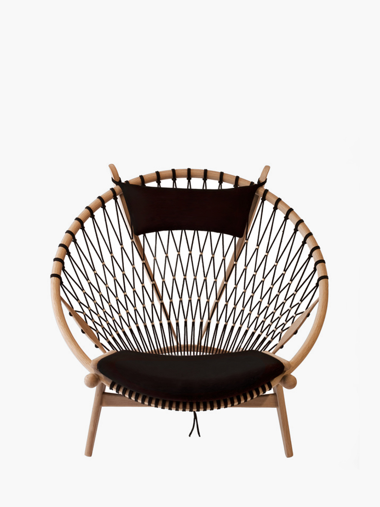 PP130 Circle Chair – Soaptreated Oak – Black Leather