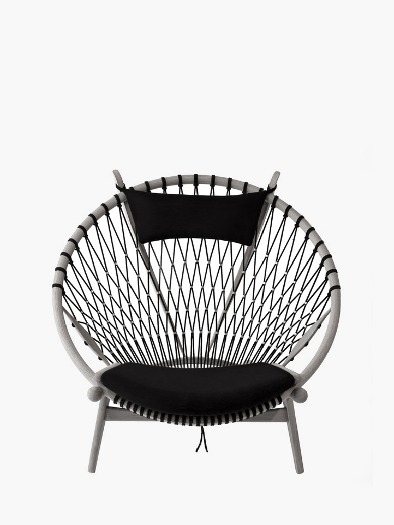 PP130 Circle Chair – Lacquered Ash – Black Leather