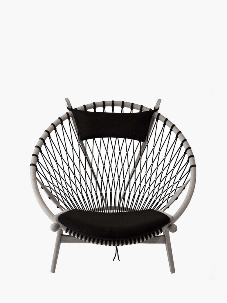 PP130 Circle Chair – Lacquered Oak – Standard Fabric – Rami