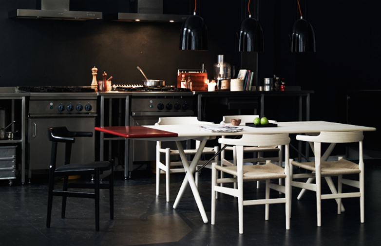 PP85 Crossed Legged Table – 180