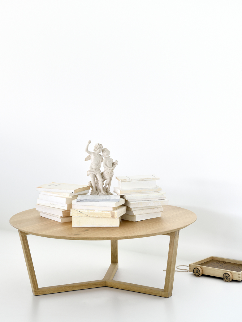 Tripod Coffee Table – Oak – Ø96