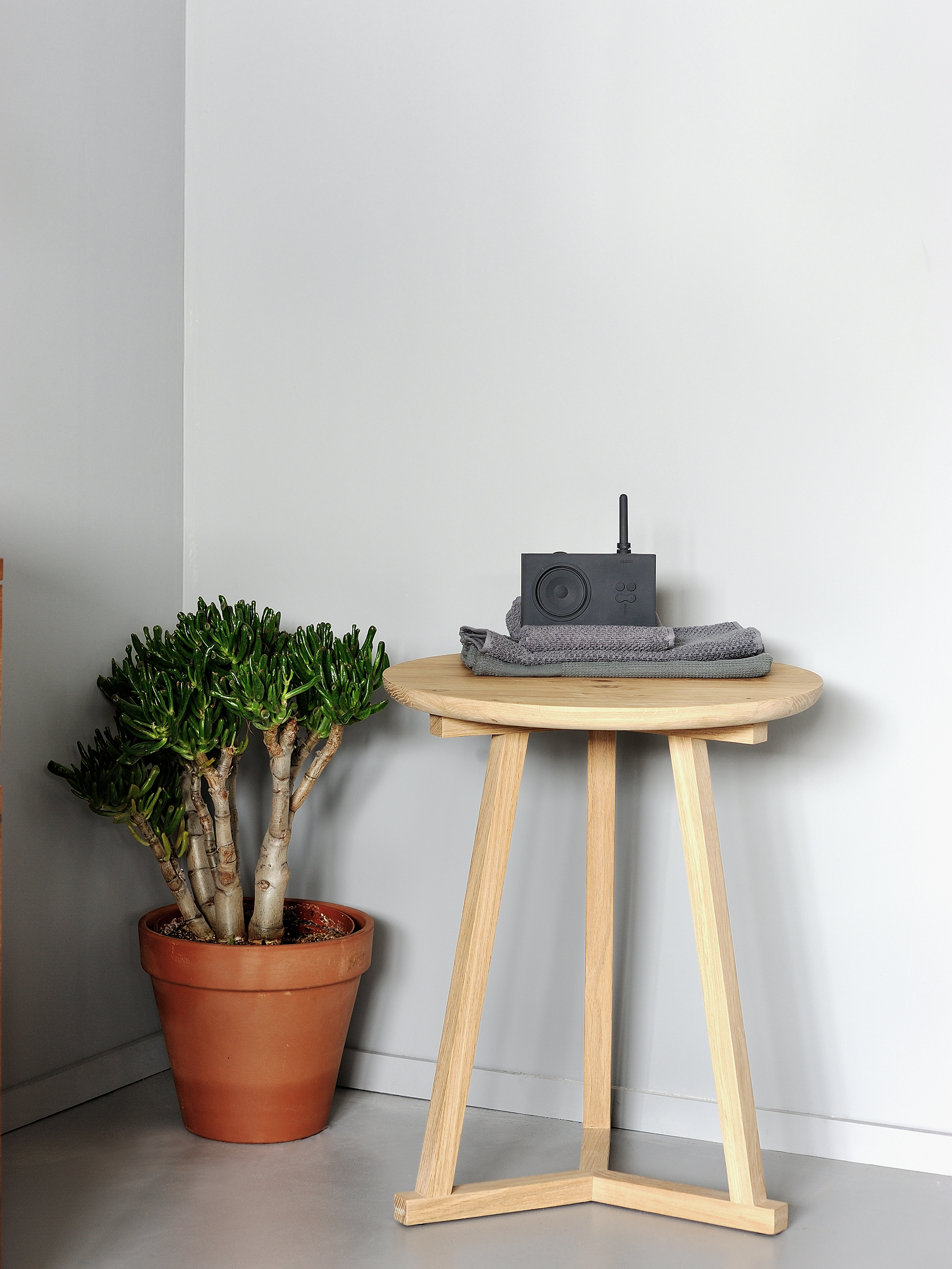 29447 369ba9c87a 50508 Tripod Side Table Oak118227 Portrait