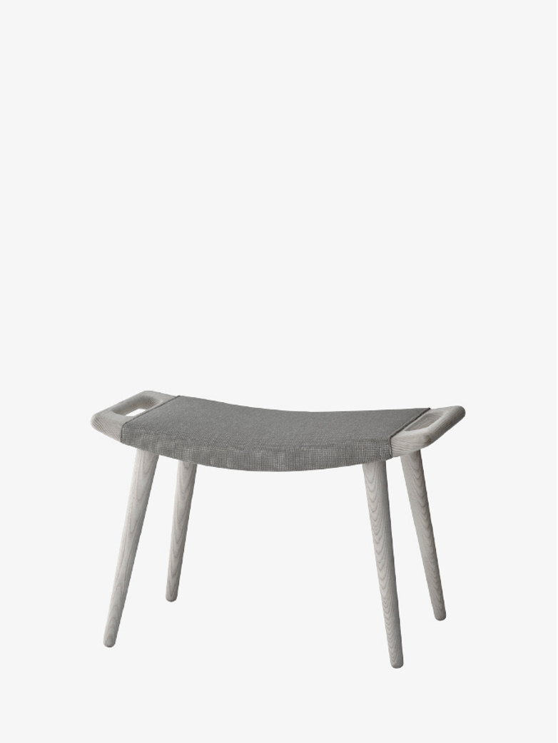PP120 Stool – Lacquered Ash