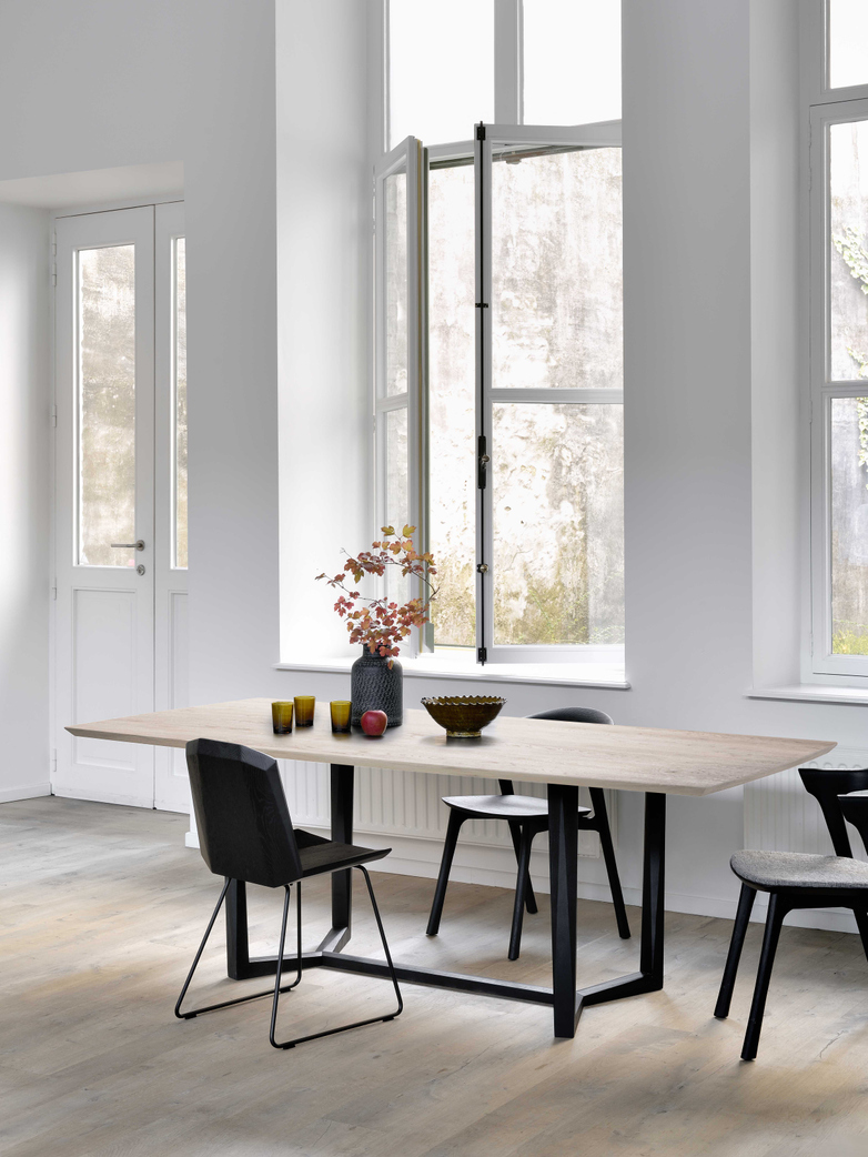 Facette Dining Table – Oak – 205 x 105
