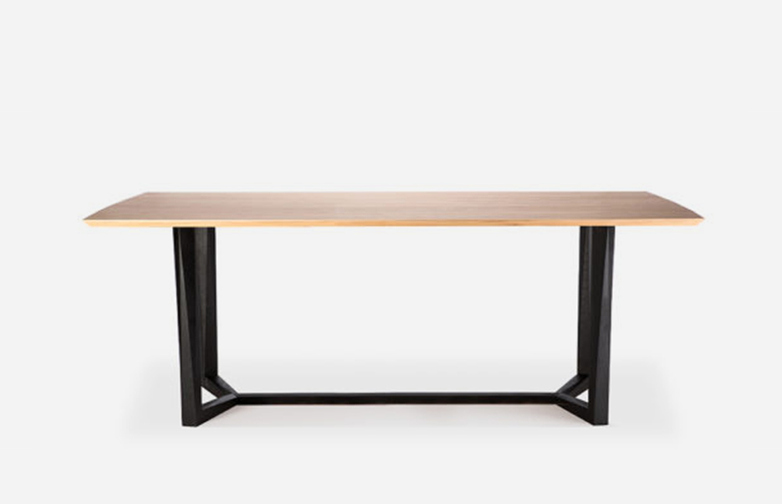Facette Dining Table – Oak – 205 x 105