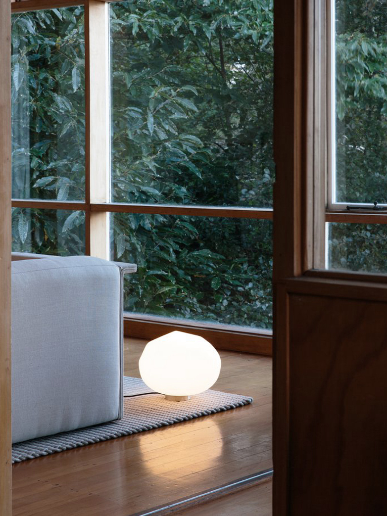 Parison Table Light
