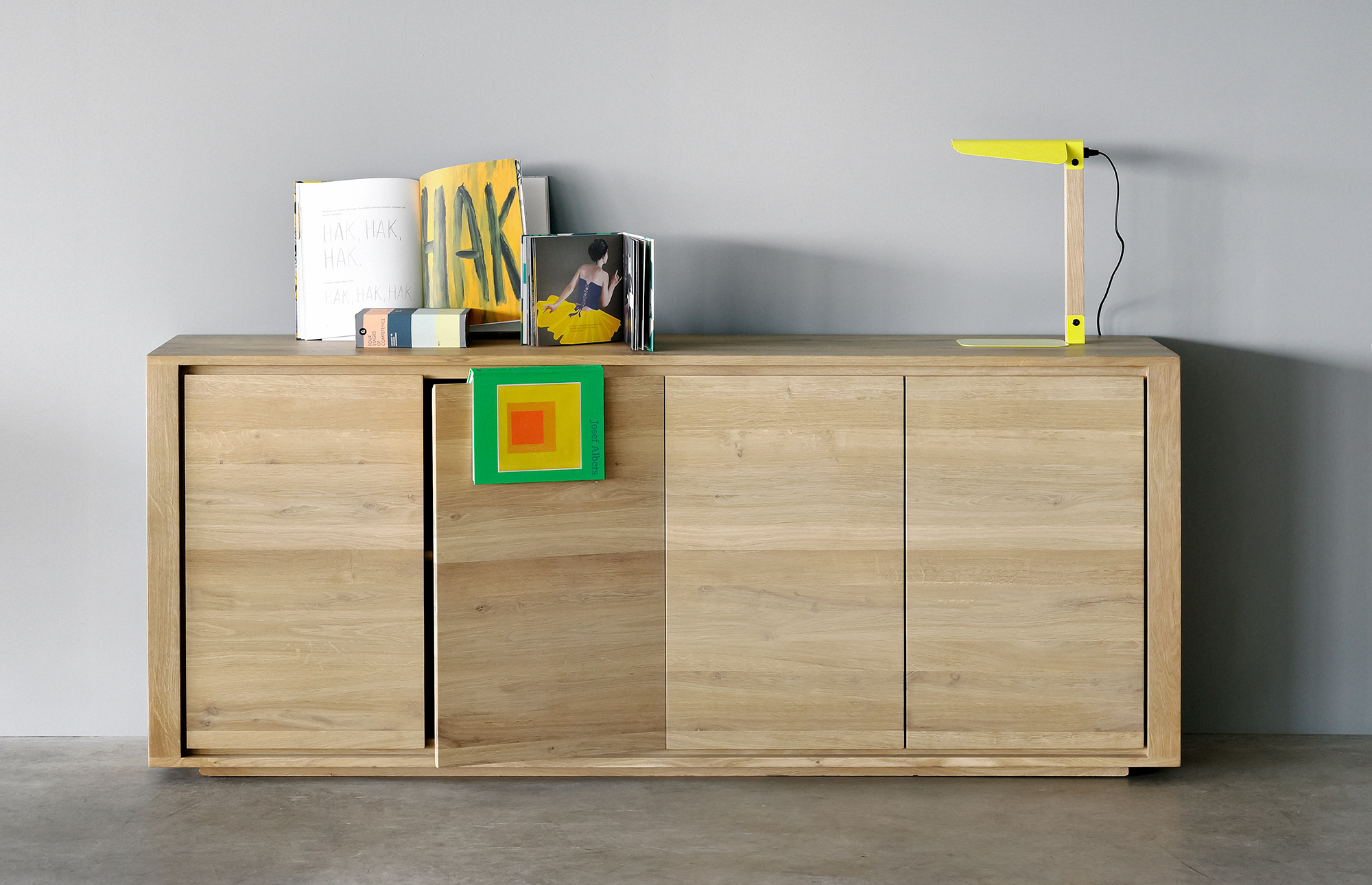 29813 D641363090 51372 Shadow Sideboard Oak Portrait