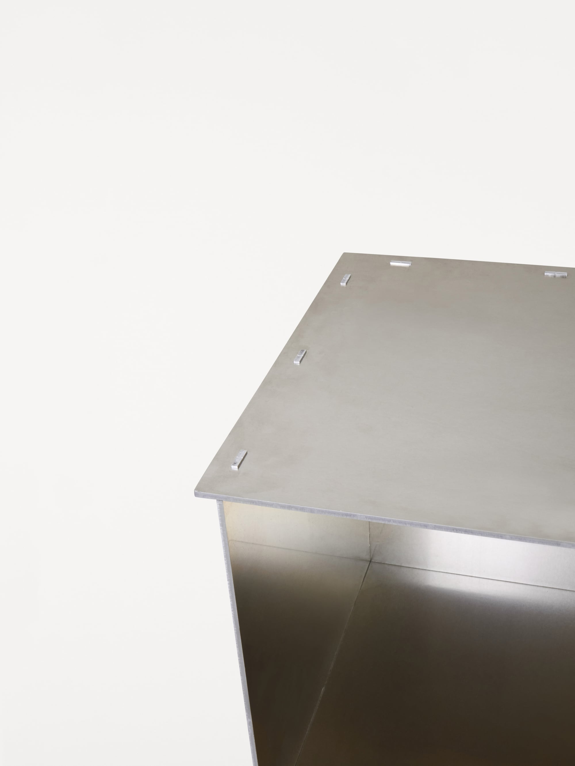 29894 25ad94da9d Rivet Case0697 Portrait