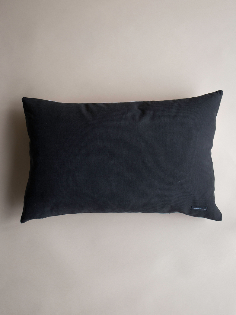 Picasso Cushion – Femme Lançant une Pierre – 40 x 60