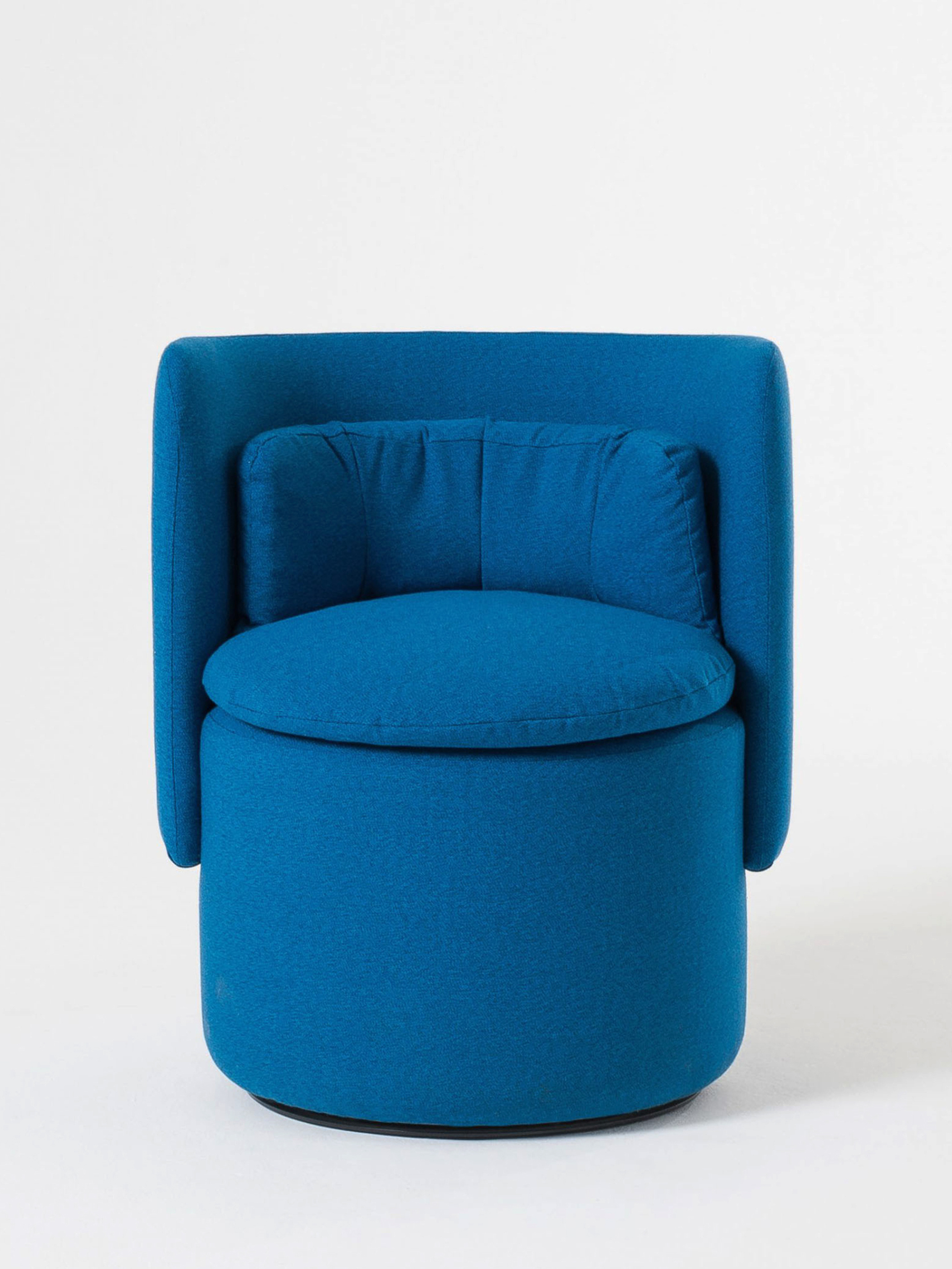 29994 315b725331 Group Armchair By Philippe Malouin For Scp 1 Zoom Zoom Portrait