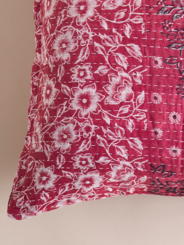 Sari Kantha – Red – 65 x 65
