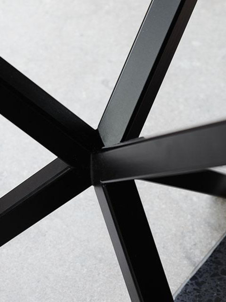 NEB Round Dining Table – Brass/Black