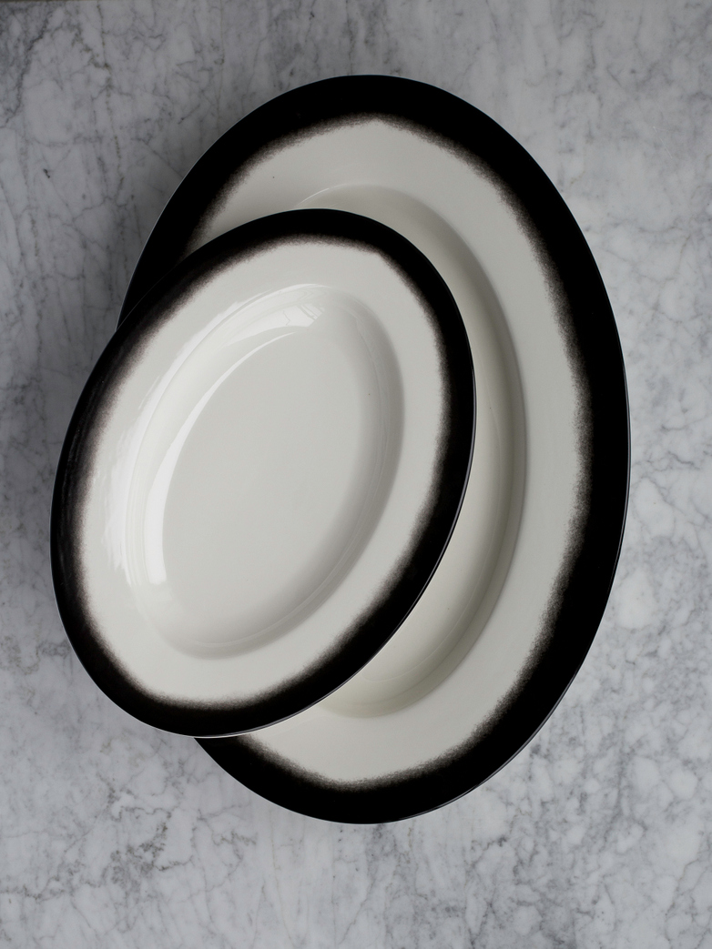 Pasta Dish Oval Black Edge - Medium