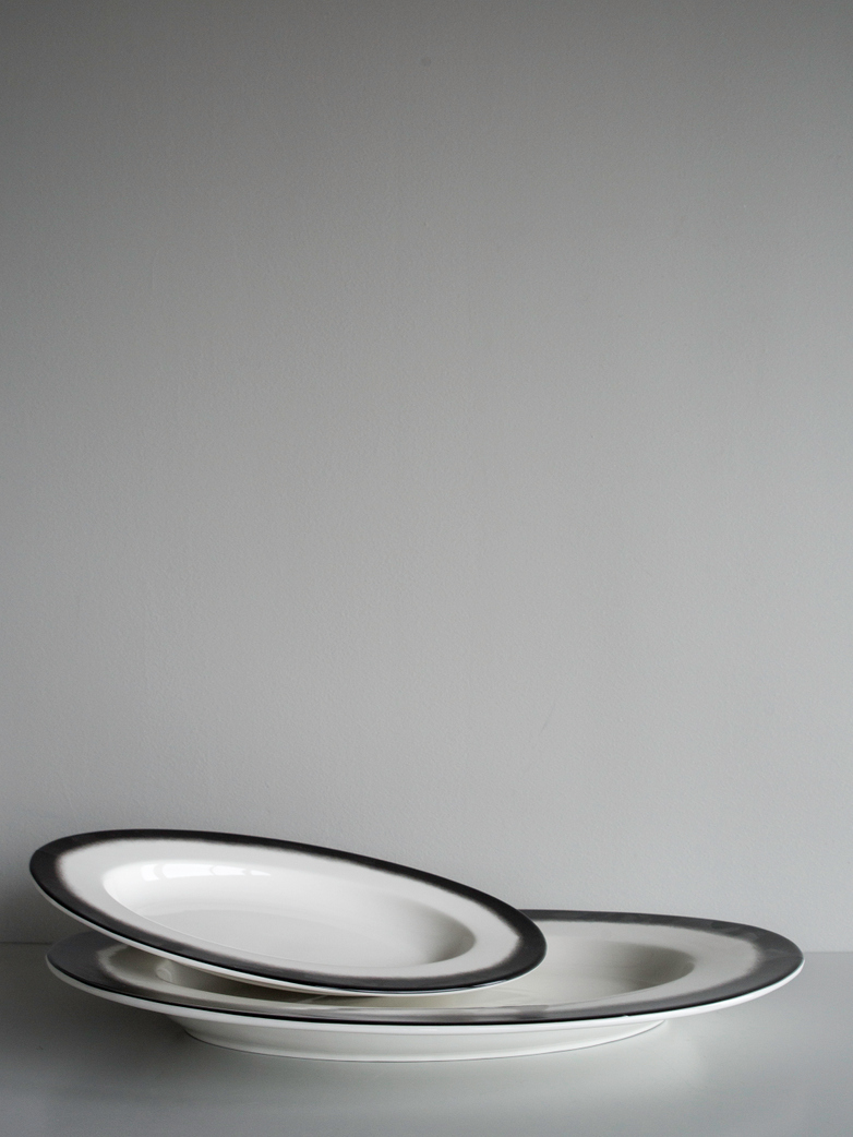 Pasta Dish Oval Black Edge - Medium