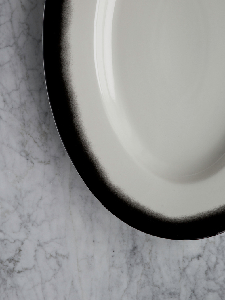 Pasta Dish Oval Black Edge - Medium