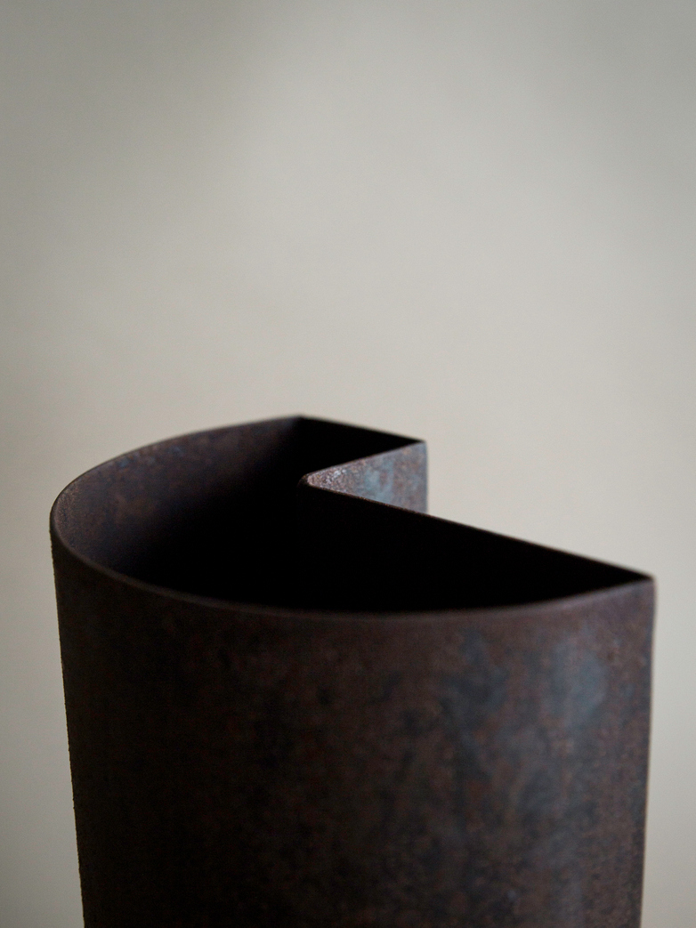 Yin Vase Rust