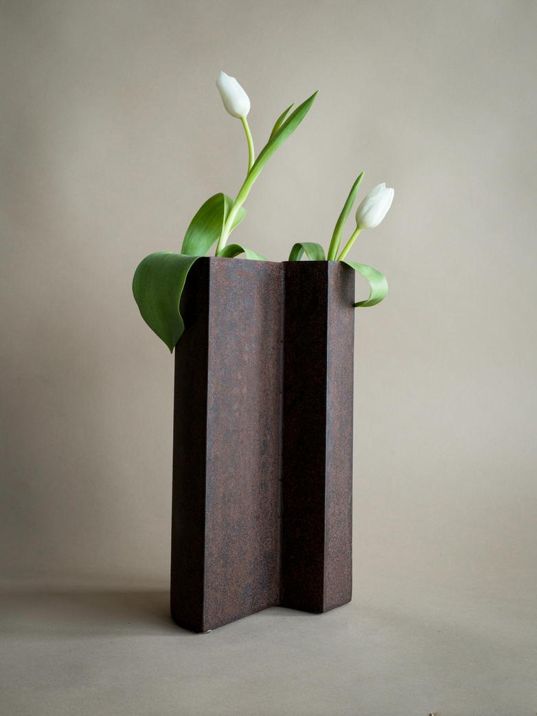 Yin Vase Rust