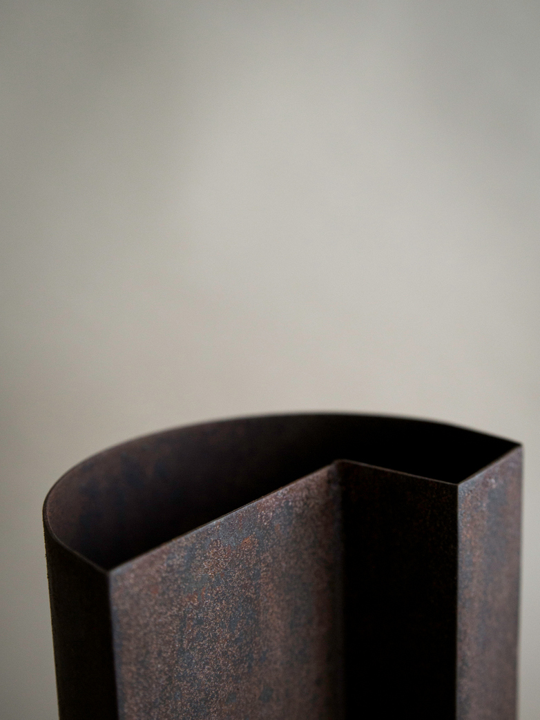 Yin Vase Rust