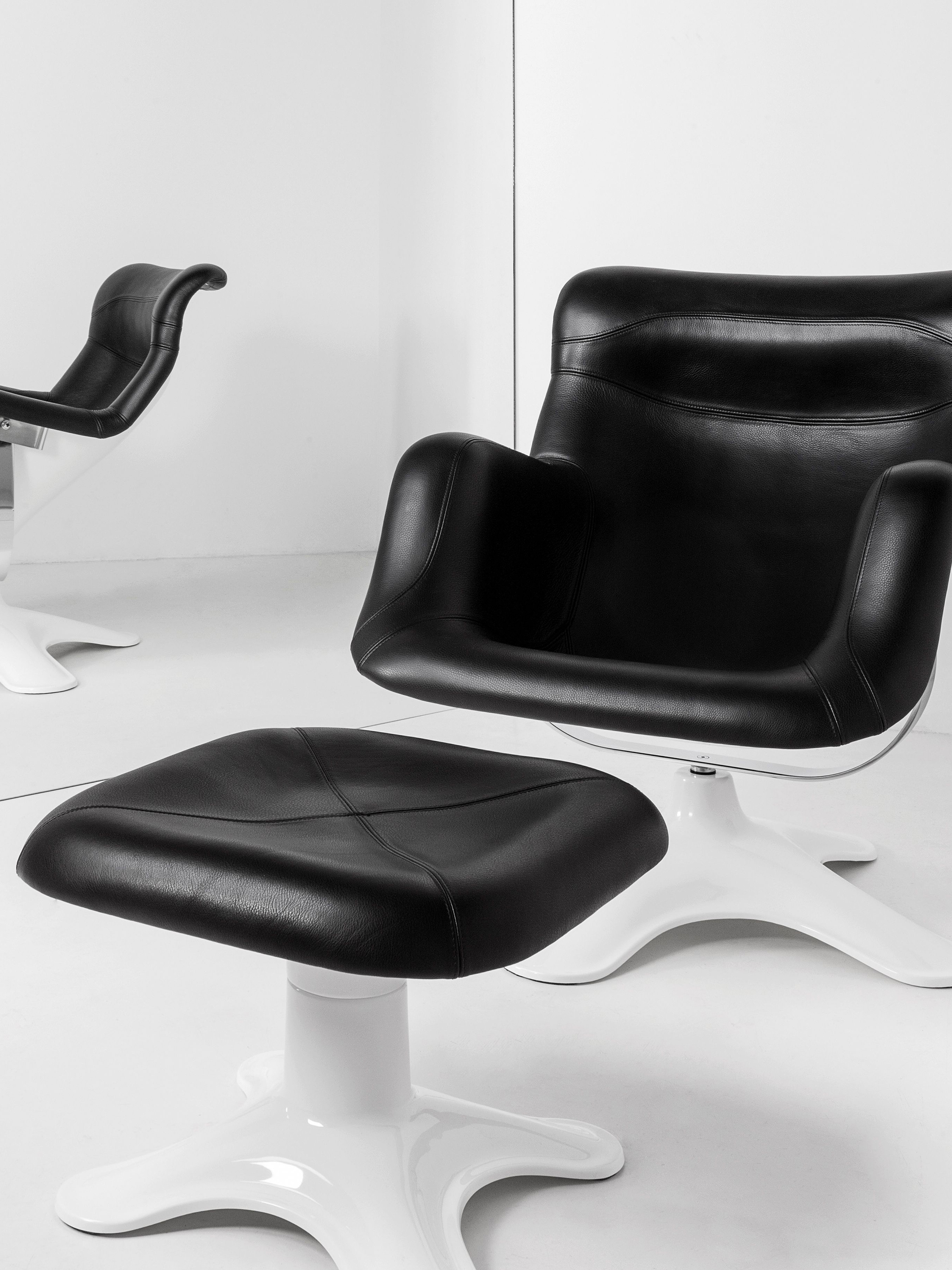 30959 701d10a094 533942 Karuselli Lounge Chair Ottoman Black Leather Master Portrait